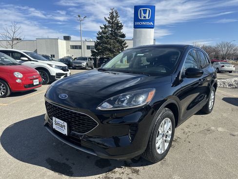 Used 2020 Ford Escape SE image 1
