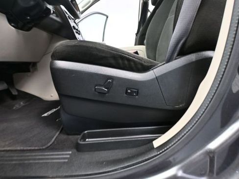 Used 2016 Dodge Grand Caravan SXT FWD image 19