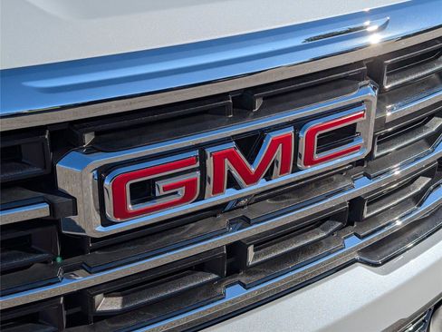 Used 2026 GMC Acadia Elevation w/ Elevation Premium Package FWD image 5