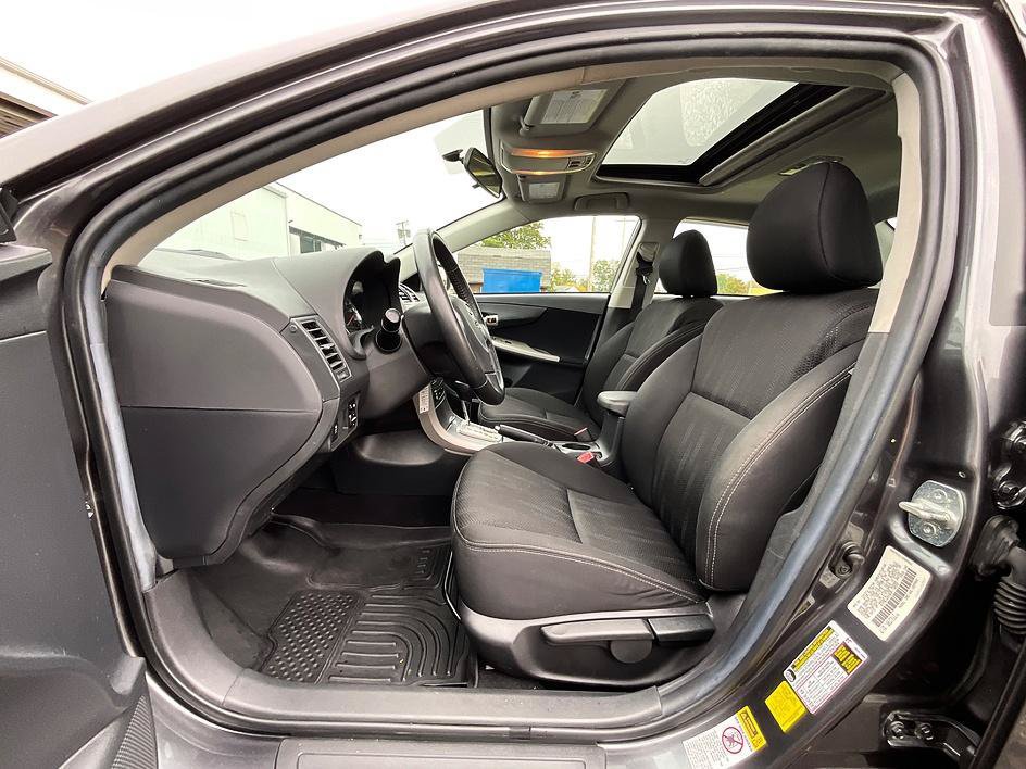 Used 2013 Toyota Corolla S w/ Premium Complete Pkg FWD image 4