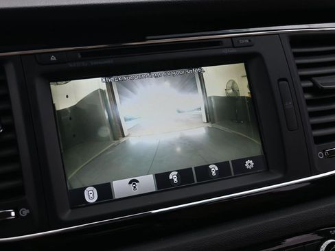 Used 2016 Kia Sedona SX Limited image 29