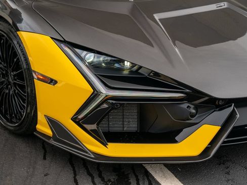 Used 2024 Lamborghini Revuelto AWD/4WD image 8