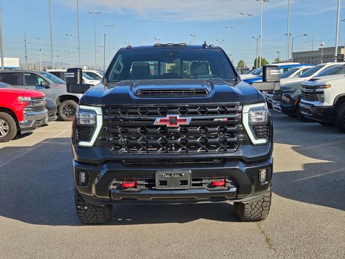 Used 2024 Chevrolet Silverado 2500 ZR2 w/ Technology Package AWD/4WD image 9