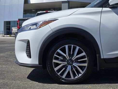 Used 2024 Nissan Kicks SV image 9