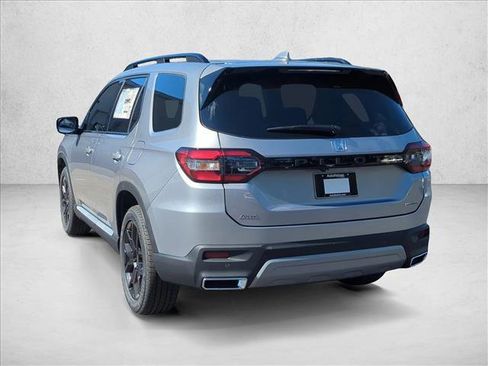 New 2025 Honda Pilot Touring image 7