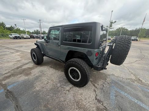 Used 2013 Jeep Wrangler Rubicon AWD/4WD image 3