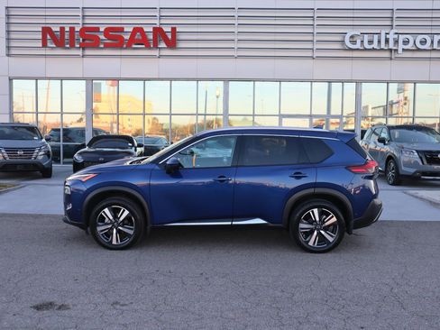 Used 2023 Nissan Rogue SL w/ SL Premium Package image 3