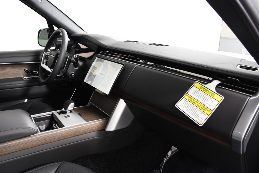 New 2026 Land Rover Range Rover Long Wheelbase SE AWD/4WD image 18