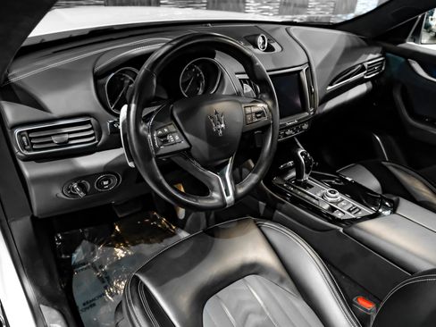Used 2018 Maserati Levante S GranLusso AWD/4WD image 3