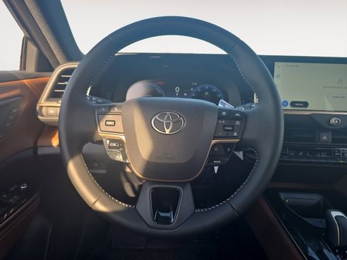 New 2025 Toyota Crown Signia image 12