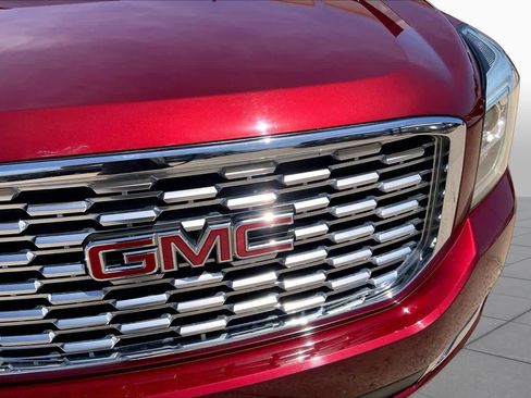 Used 2018 GMC Yukon Denali w/ Denali Ultimate Package AWD/4WD image 30