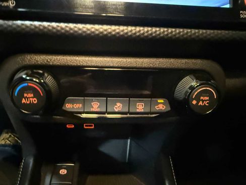 Used 2021 Nissan Kicks SV image 33