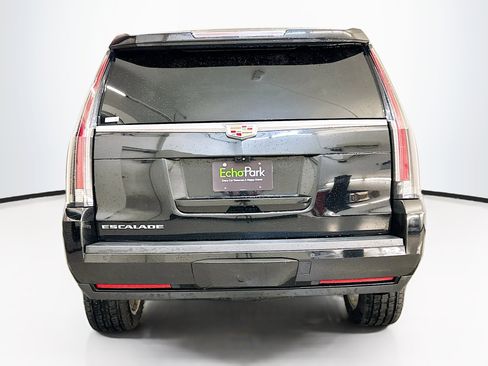 Used 2018 Cadillac Escalade Luxury image 7