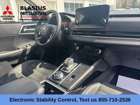 Used 2024 Mitsubishi Outlander 4WD Plug-In Hybrid image 32