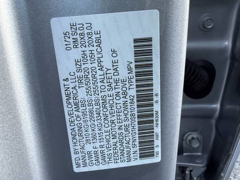 Used 2025 Honda Pilot Touring image 11