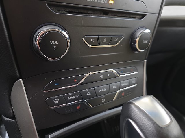 Used 2015 Ford Edge SEL w/ Equipment Group 201A AWD/4WD image 19