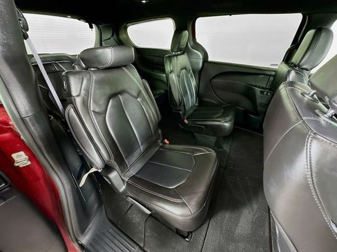 Used 2025 Chrysler Pacifica Select FWD image 34