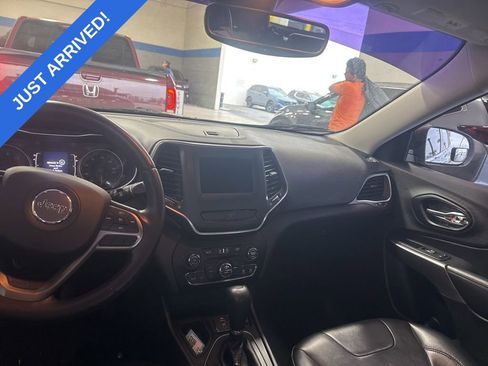 Used 2019 Jeep Cherokee Latitude Plus w/ Comfort/Convenience Group image 6