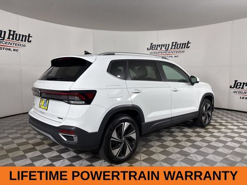 Used 2025 Volkswagen Taos SE w/ Panoramic Sunroof Package AWD/4WD image 6