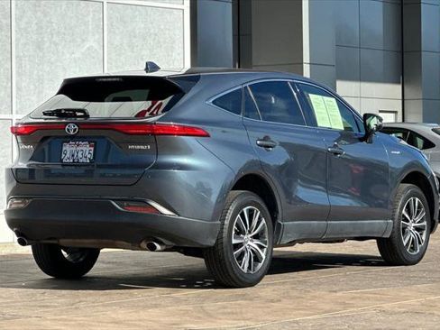 Certified 2021 Toyota Venza LE image 4