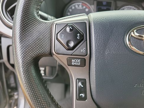 Used 2020 Toyota Tacoma TRD Sport image 21