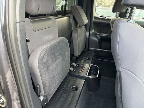 Used 2019 Toyota Tacoma TRD Sport w/ Technology Package image 13