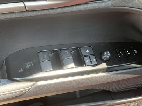 Used 2025 Toyota Camry XLE FWD image 14