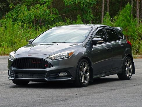 Used 2017 Ford Focus ST image 3