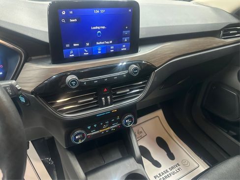 Used 2020 Ford Escape Titanium image 23