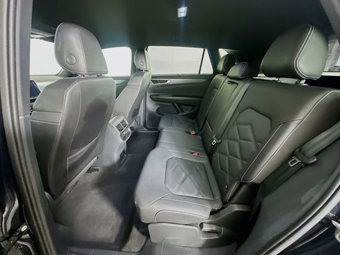Used 2025 Volkswagen Atlas Cross Sport SE AWD/4WD image 26