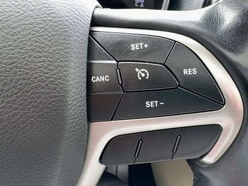 Used 2020 Jeep Grand Cherokee Limited w/ Luxury Group II image 29