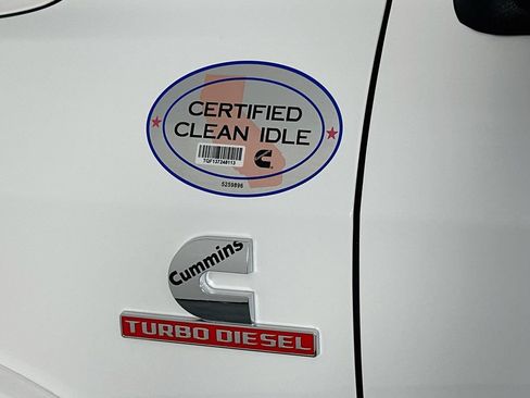 Used 2026 RAM 4500 4x4 Crew Cab DRW w/ Laramie Trim Package image 28