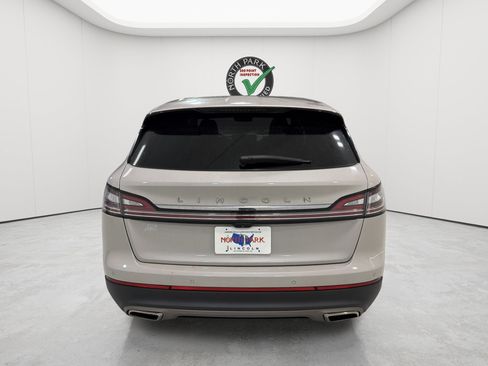 Used 2022 Lincoln Nautilus Reserve w/ Luxury Package FWD image 4