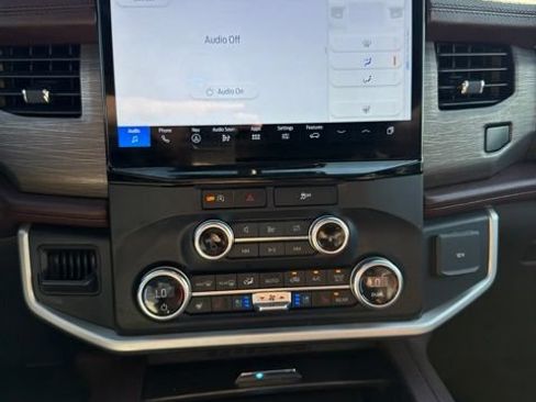Used 2024 Ford Expedition Limited RWD image 12