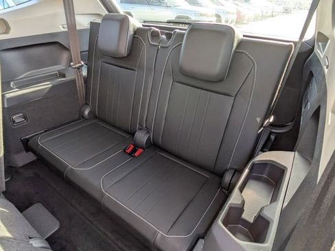 Used 2023 Volkswagen Tiguan SE FWD image 15
