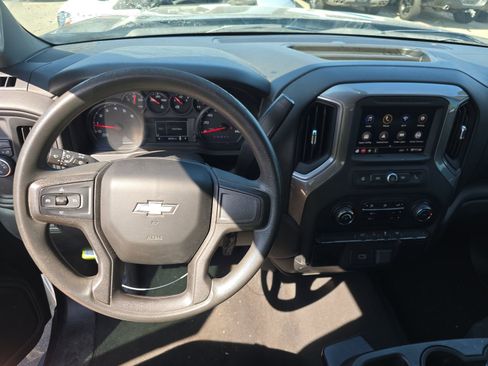 Used 2020 Chevrolet Silverado 1500 Custom w/ Custom Value Package image 13