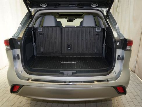 Certified 2024 Toyota Highlander Platinum AWD/4WD image 6