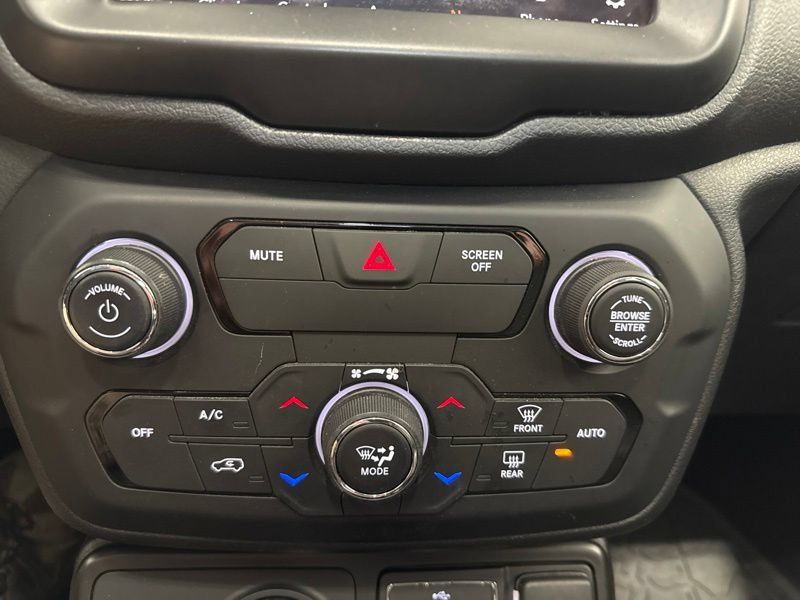 Used 2020 Jeep Renegade Trailhawk w/ Premium Leather Group AWD/4WD image 33