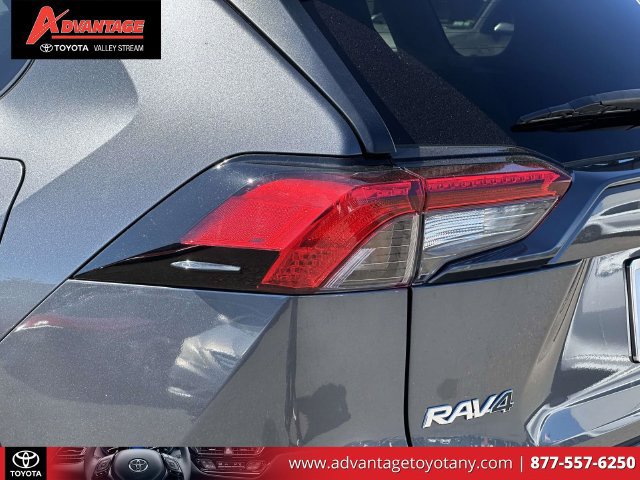 Certified 2022 Toyota RAV4 LE AWD/4WD image 14