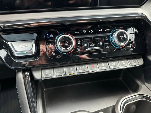 Used 2024 GMC Sierra 2500 AT4X w/ AT4X AEV Edition image 25