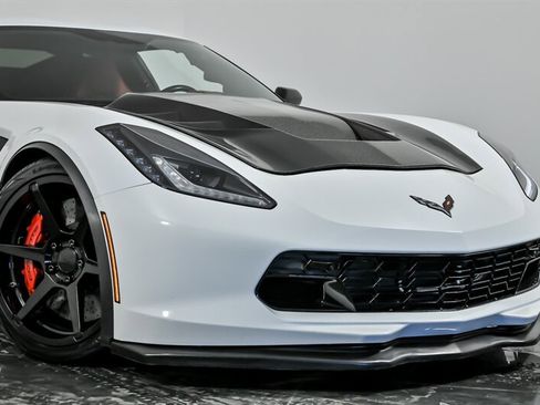 Used 2017 Chevrolet Corvette Z06 RWD image 2