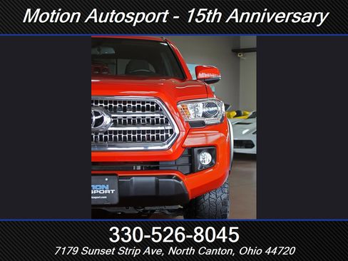 Used 2017 Toyota Tacoma TRD Off-Road w/ Premium & Technology Package image 6