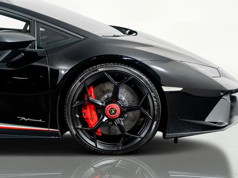 Used 2018 Lamborghini Huracan Performante AWD/4WD image 7