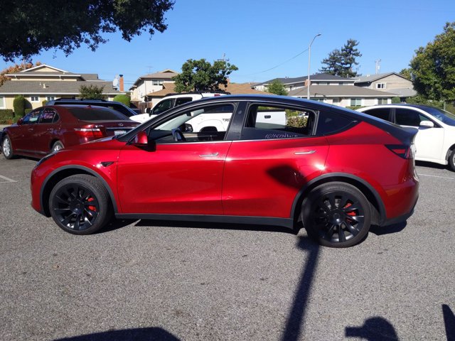 Used 2025 Tesla Model Y Long Range RWD image 8