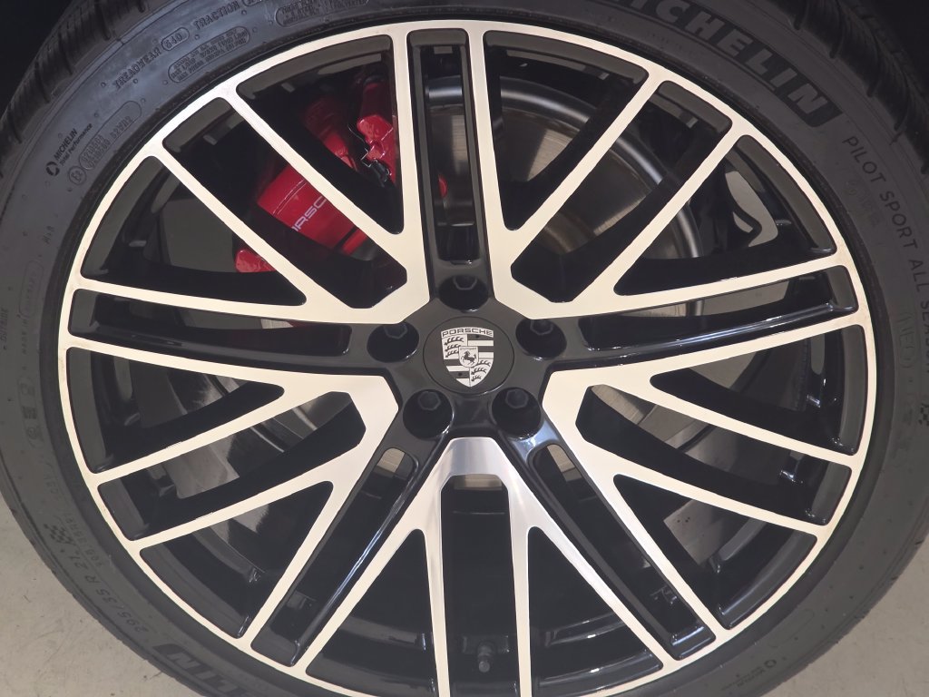 Certified 2026 Porsche Macan S AWD/4WD image 11