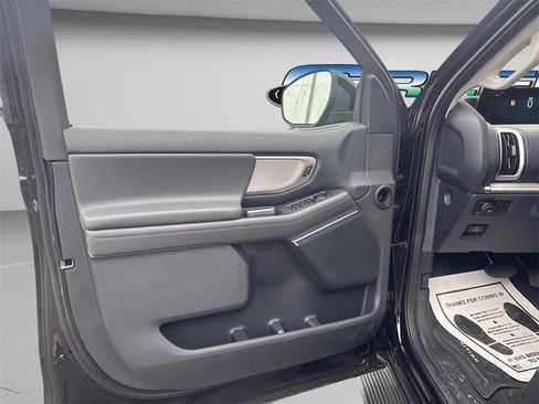 New 2025 Ford Expedition Active image 28