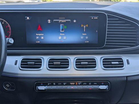 Used 2024 Mercedes-Benz GLS 450 4MATIC image 12