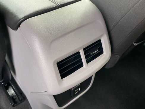 Used 2024 GMC Terrain SLE image 21