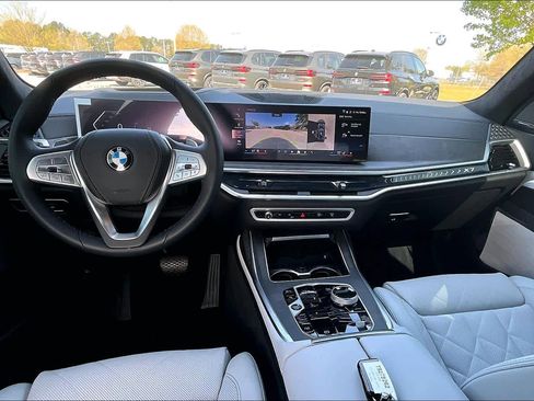 Used 2026 BMW X7 xDrive40i w/ Executive Package image 15