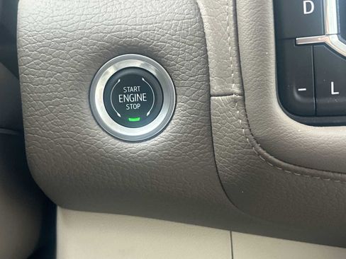 Used 2024 GMC Yukon Denali w/ Advanced Technology Package image 16